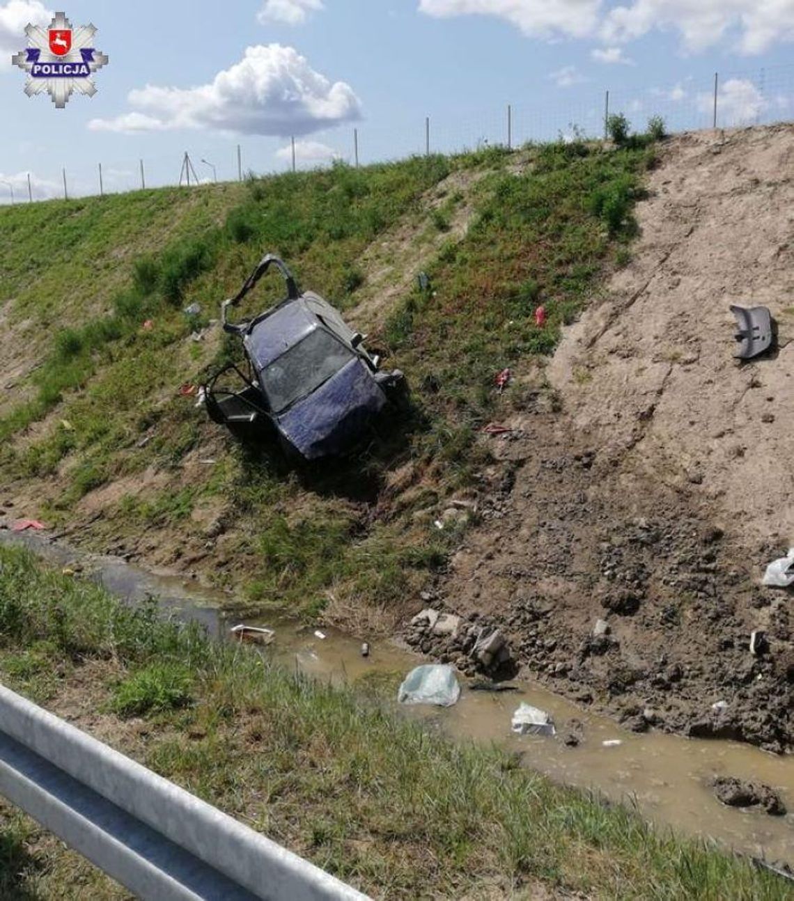 Dachowanie na drodze ekspresowej S-17 w Rykach Dachowanie na drodze ekspresowej S-17 w Rykach