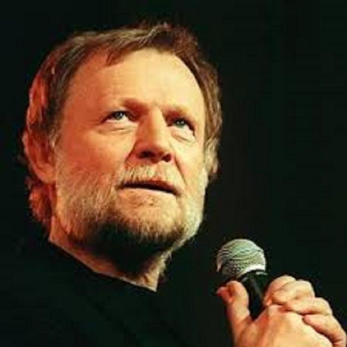 DZIŚ, piątek, 21 sierpnia, 12.00, Plac Łokietka 1, balkon Ratusza, miejski trębacz odegra utwór „Kochać" Piotra Szczepanika*