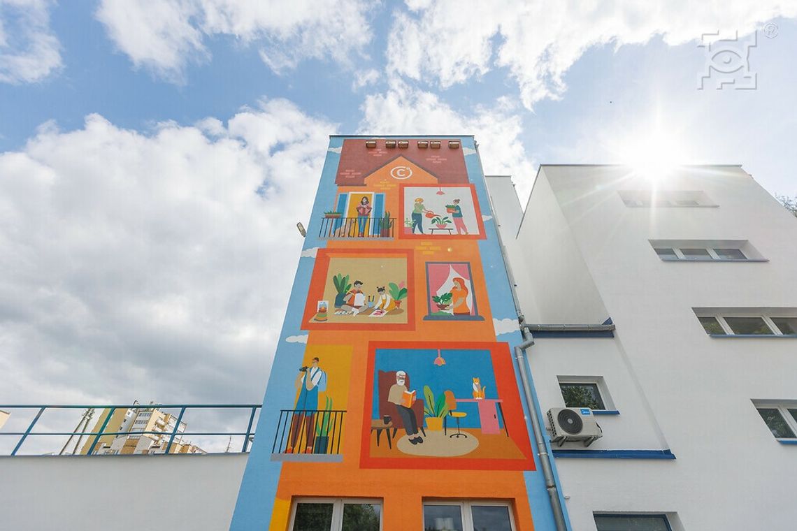 Kolorowy i ekologiczny mural na biurowcu LPEC S.A. Kolorowy i ekologiczny mural na biurowcu LPEC S.A.