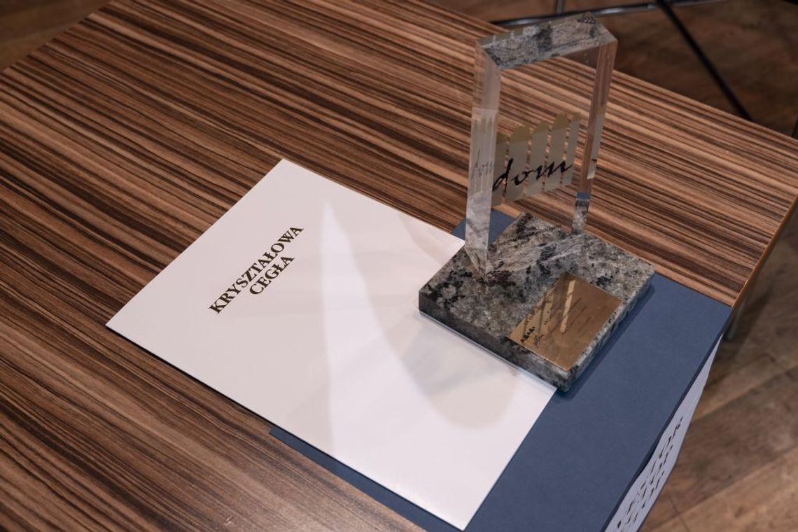 Kryształowa cegła dla budynków UMCS Kryształowa cegła dla budynków UMCS