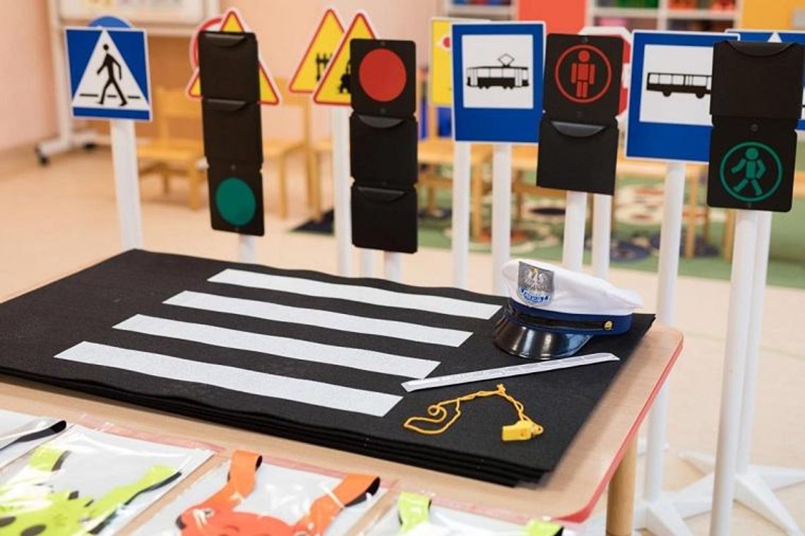 MIASTECZKO RUCHU DROGOWEGO DLA NAJMŁODSZYCH MIASTECZKO RUCHU DROGOWEGO DLA NAJMŁODSZYCH