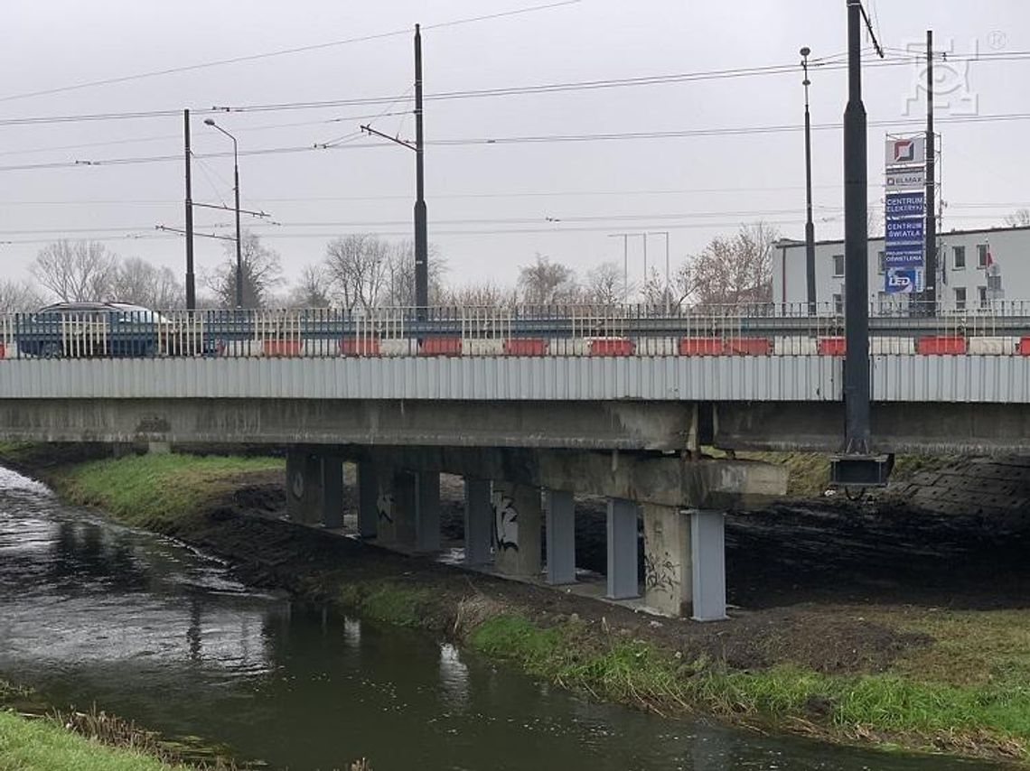 Most w ciągu al. Unii Lubelskiej z ośmioma podporami*