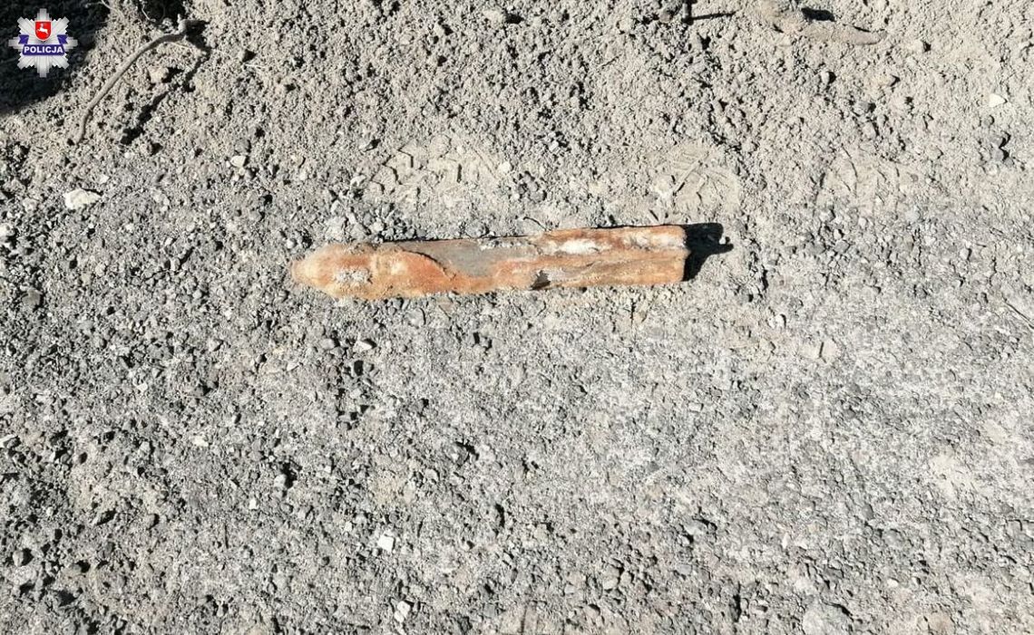 Niewypał wykopany podczas remontu drogi Niewypał wykopany podczas remontu drogi