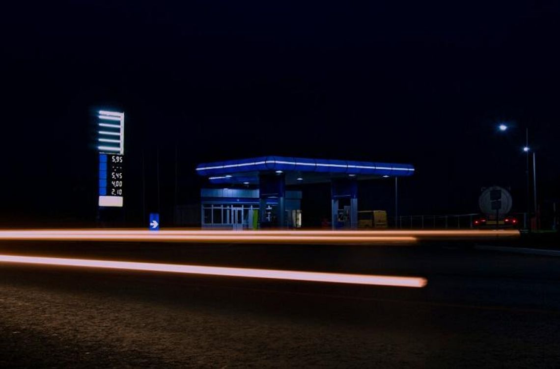  Oznakowanie stacji paliw - stacja paliw widoczna z daleka