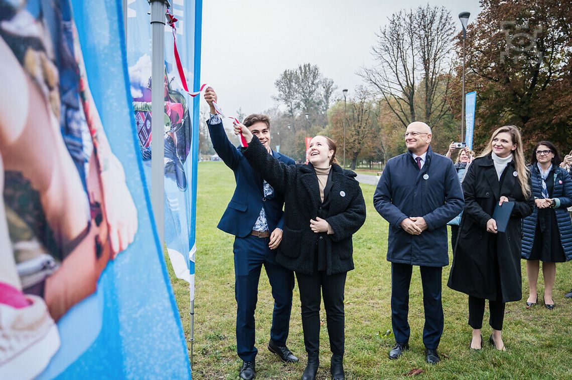 Park Ludowy z aleją „młodych” i zakopaną kapsułą czasu