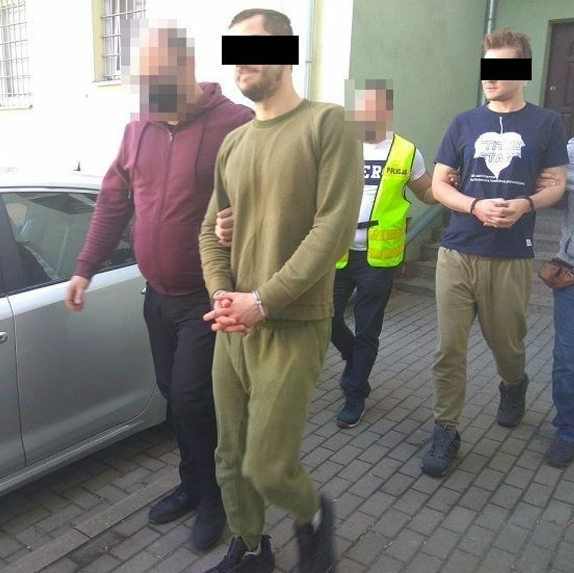 Podawali się za policjantów, usłyszeli zarzuty Podawali się za policjantów, usłyszeli zarzuty