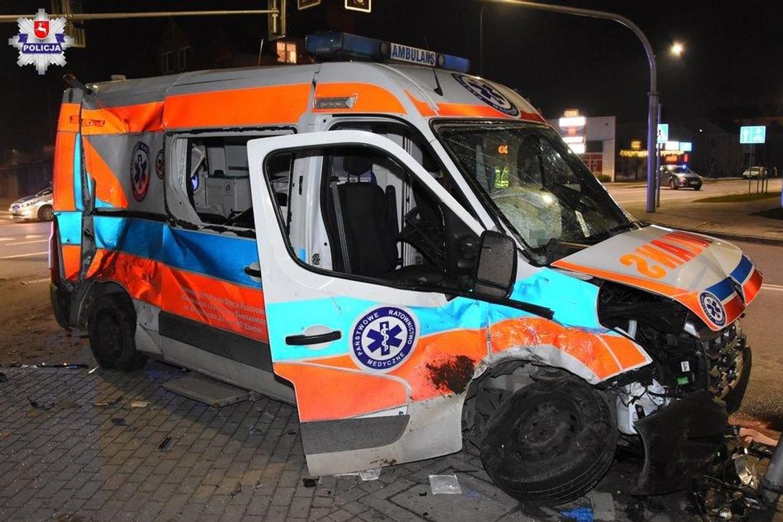 Policja informuje. Biłgoraj: Wypadek z udziałem karetki pogotowia *