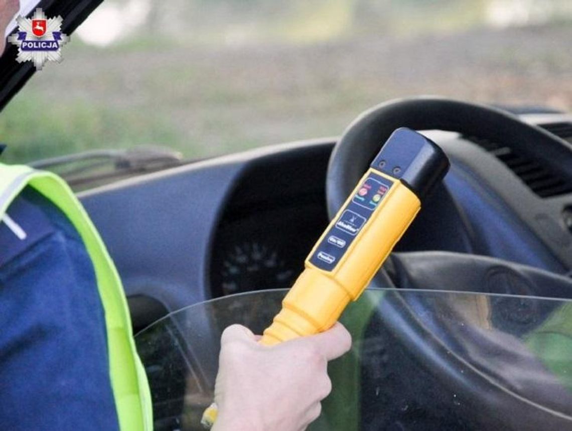 Policja informuje. Hrubieszów: Pijany wiózł poszukiwanego *