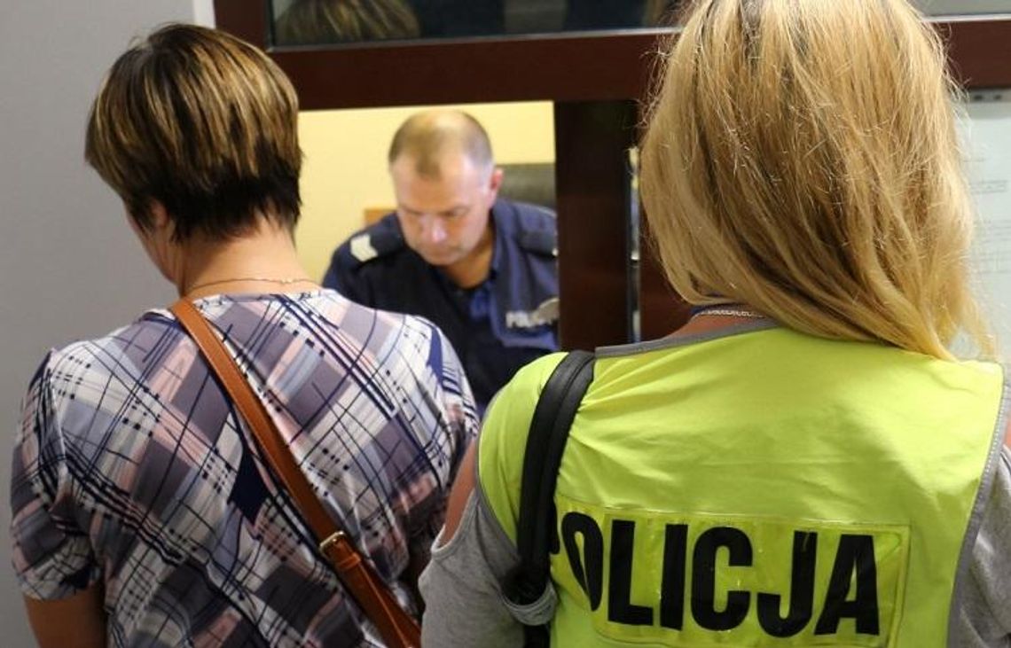 Policja informuje. KWP: Zatrzymani i aresztowani za wyłudzenie blisko 8 mln. złotych Policja informuje. KWP: Zatrzymani i aresztowani za wyłudzenie blisko 8 mln. złotych