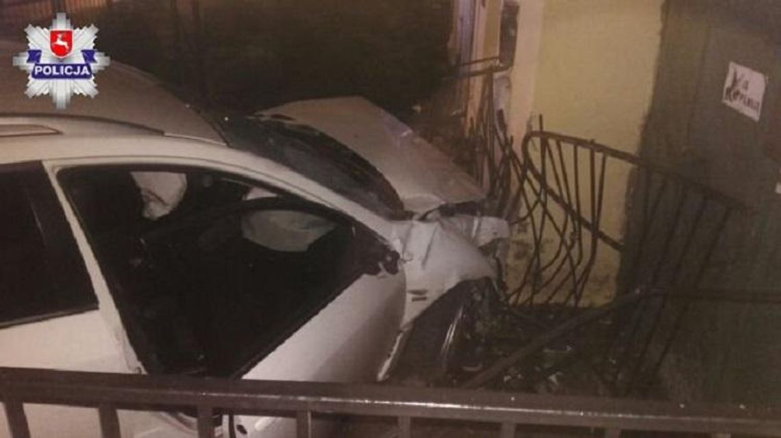 Policja informuje. Lubartów: Pijany wjechał w budynek kancelarii