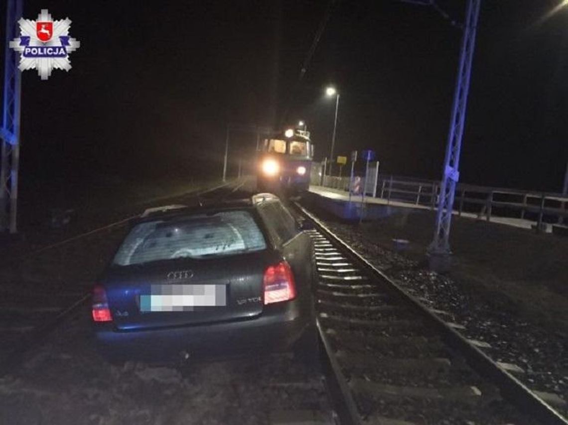 Policja informuje. Puławy: Spał w samochodzie na przejeździe kolejowym Policja informuje. Puławy: Spał w samochodzie na przejeździe kolejowym