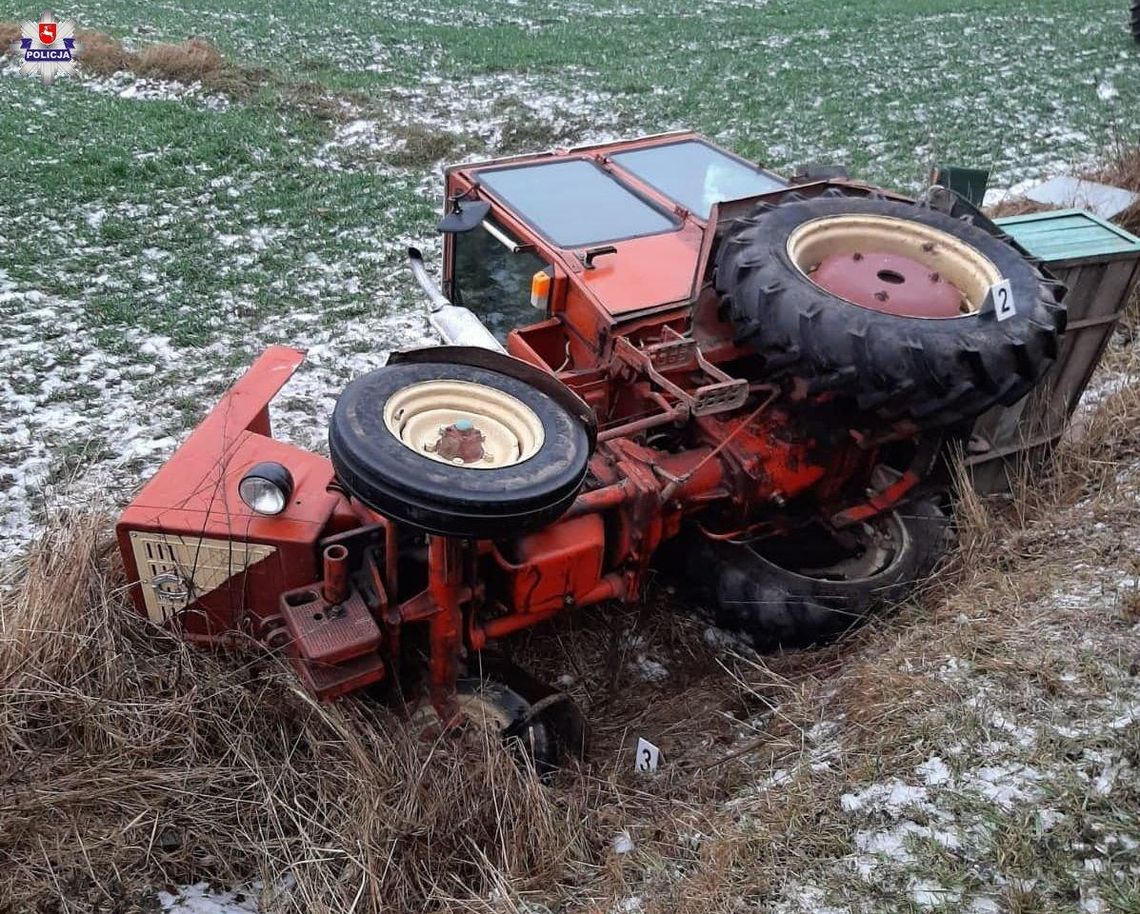 Policja informuje. Tomaszów Lub.: Wpadł w poślizg i ciągnikiem wjechał do rowu Policja informuje. Tomaszów Lub.: Wpadł w poślizg i ciągnikiem wjechał do rowu