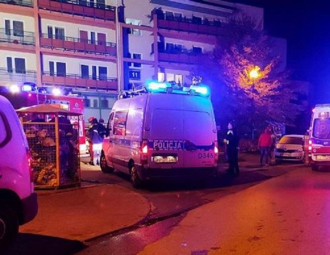Policjanci ewakuowali mieszkańców z pożaru Policjanci ewakuowali mieszkańców z pożaru