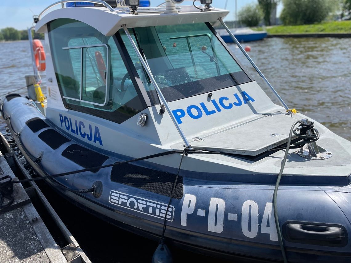 POLICJANCI ROZPOCZĘLI SŁUŻBĘ NAD ZALEWEM ZEMBORZYCKIM