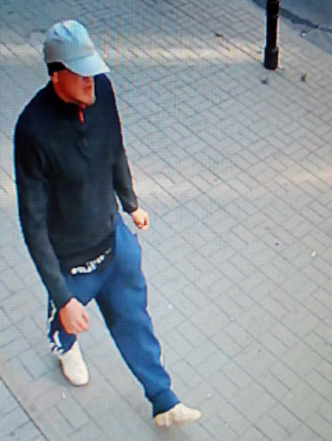 POSZUKUJEMY SPRAWCY ROZBOJU Z UŻYCIEM NOŻA POSZUKUJEMY SPRAWCY ROZBOJU Z UŻYCIEM NOŻA