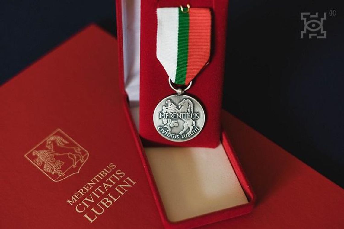 Prezydent Krzysztof Żuk wręczył pierwszy medal Zasłużony dla Miasta Lublin *
