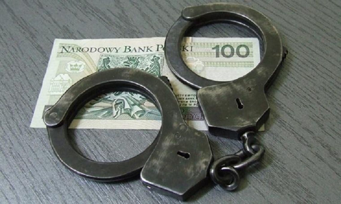 PRZYWŁASZCZYŁ PIENIĄDZE PODRZUCAJĄC NA MIEJSCE PORTFEL