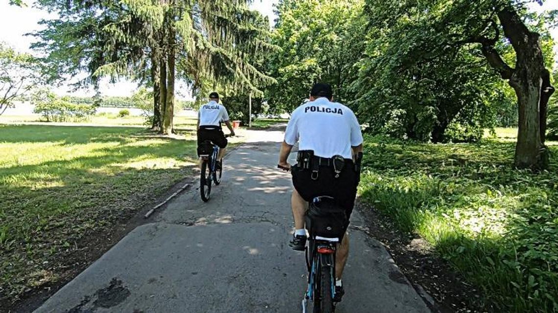 RUSZAJĄ PATROLE ROWEROWE. DZIAŁA TEŻ POSTERUNEK WODNY*