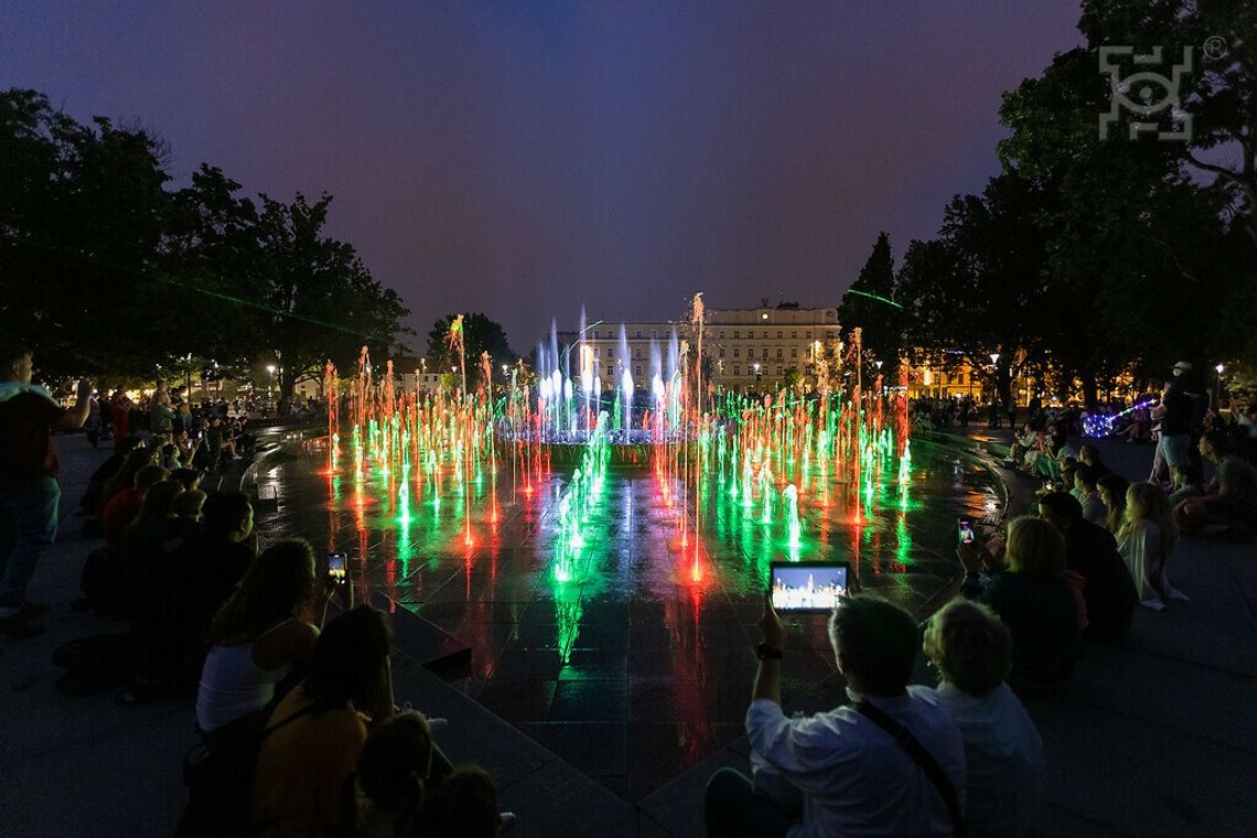 Sierpniowy harmonogram pokazów na fontannie multimedialnej Sierpniowy harmonogram pokazów na fontannie multimedialnej