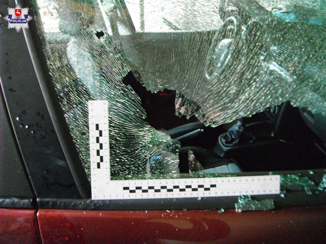 Strzelali z "wiatrówki" do samochodów Strzelali z "wiatrówki" do samochodów
