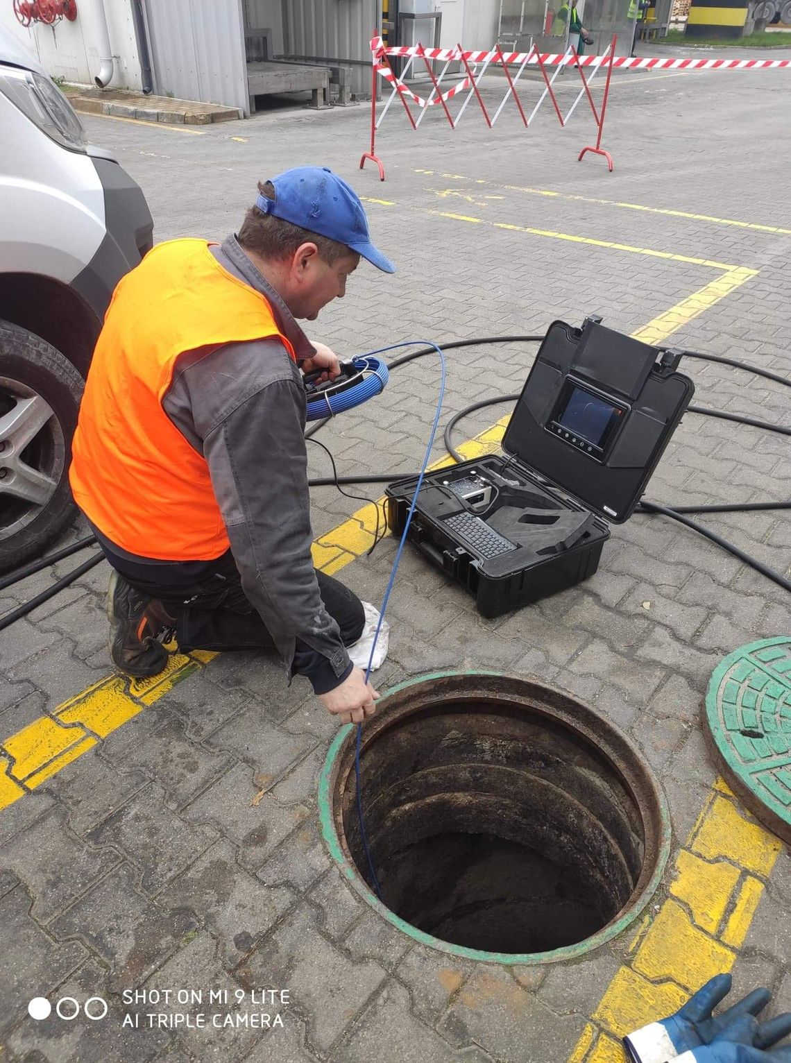 Szybka pomoc przy zatkanej rurze kanalizacyjnej