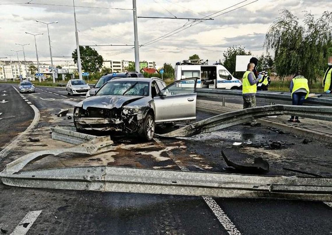 UCIEKALI PRZED POLICJANTAMI, BO W SAMOCHODZIE MIELI MARIHUANĘ*