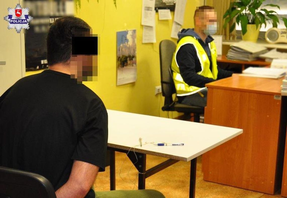 Ukradł wódkę w supermarkecie, a ochroniarzowi zagroził korkociągiem Ukradł wódkę w supermarkecie, a ochroniarzowi zagroził korkociągiem