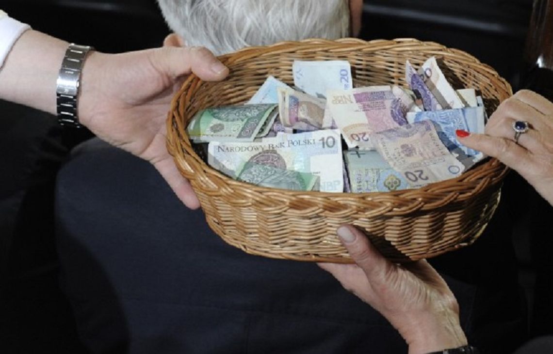 Ukradł z kościoła kasetkę z datkami. Uciekając zgubił dowód osobisty Ukradł z kościoła kasetkę z datkami. Uciekając zgubił dowód osobisty