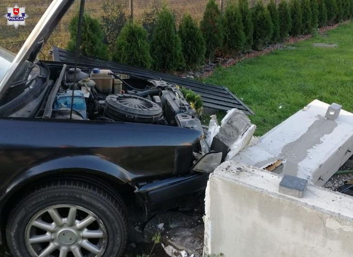 Wjechała w ogrodzenie posesji. Miała ponad 3 promile