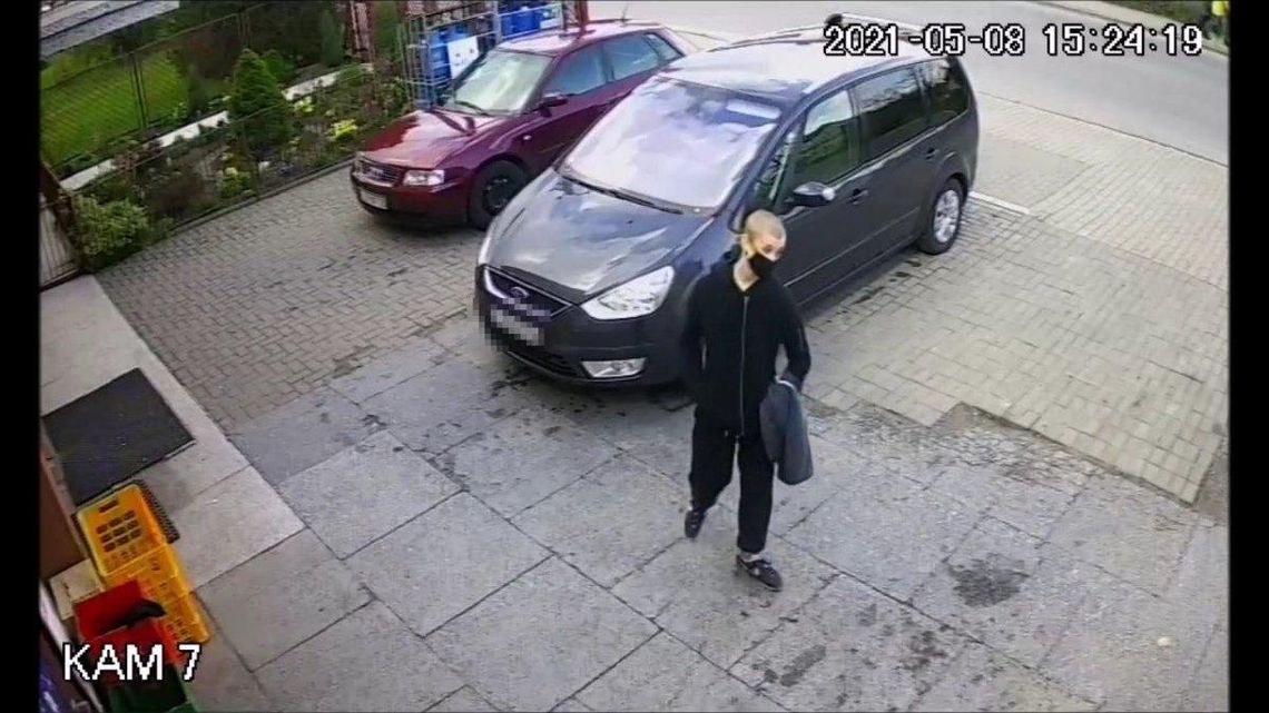 Wyrwał starszej kobiecie torebkę i uciekł. Czy ktoś rozpoznaje sprawce?