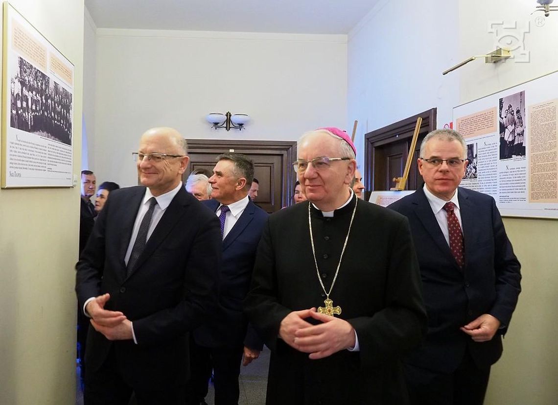 Wystawa "Dzieci moje! Biskup Stefan Wyszyński Ordynariusz Lubelski 1946-1949" w Galerii Ratusz Wystawa "Dzieci moje! Biskup Stefan Wyszyński Ordynariusz Lubelski 1946-1949" w Galerii Ratusz