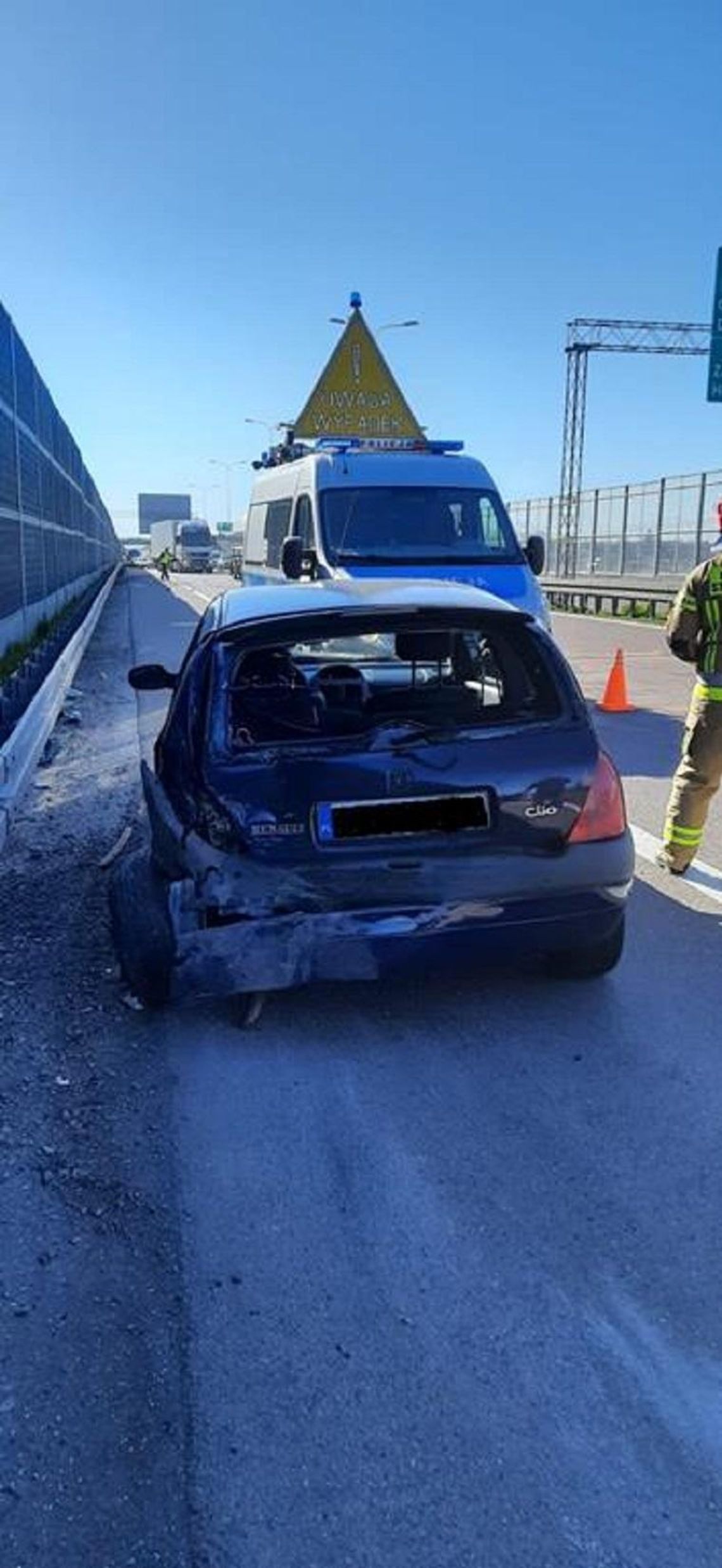 Zderzenie dwóch aut na drodze ekspresowej S17 w Świdniku Zderzenie dwóch aut na drodze ekspresowej S17 w Świdniku